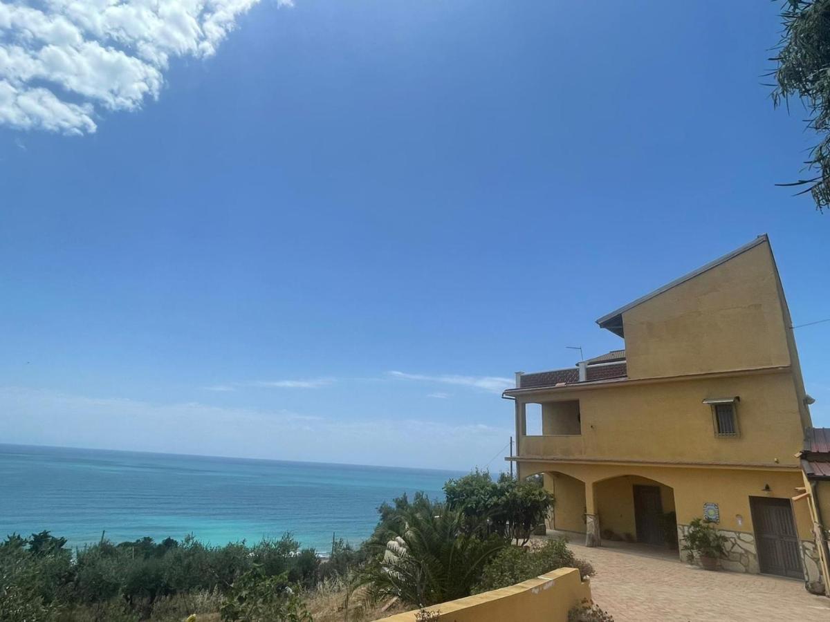 Villa Yellow House リカータ エクステリア 写真